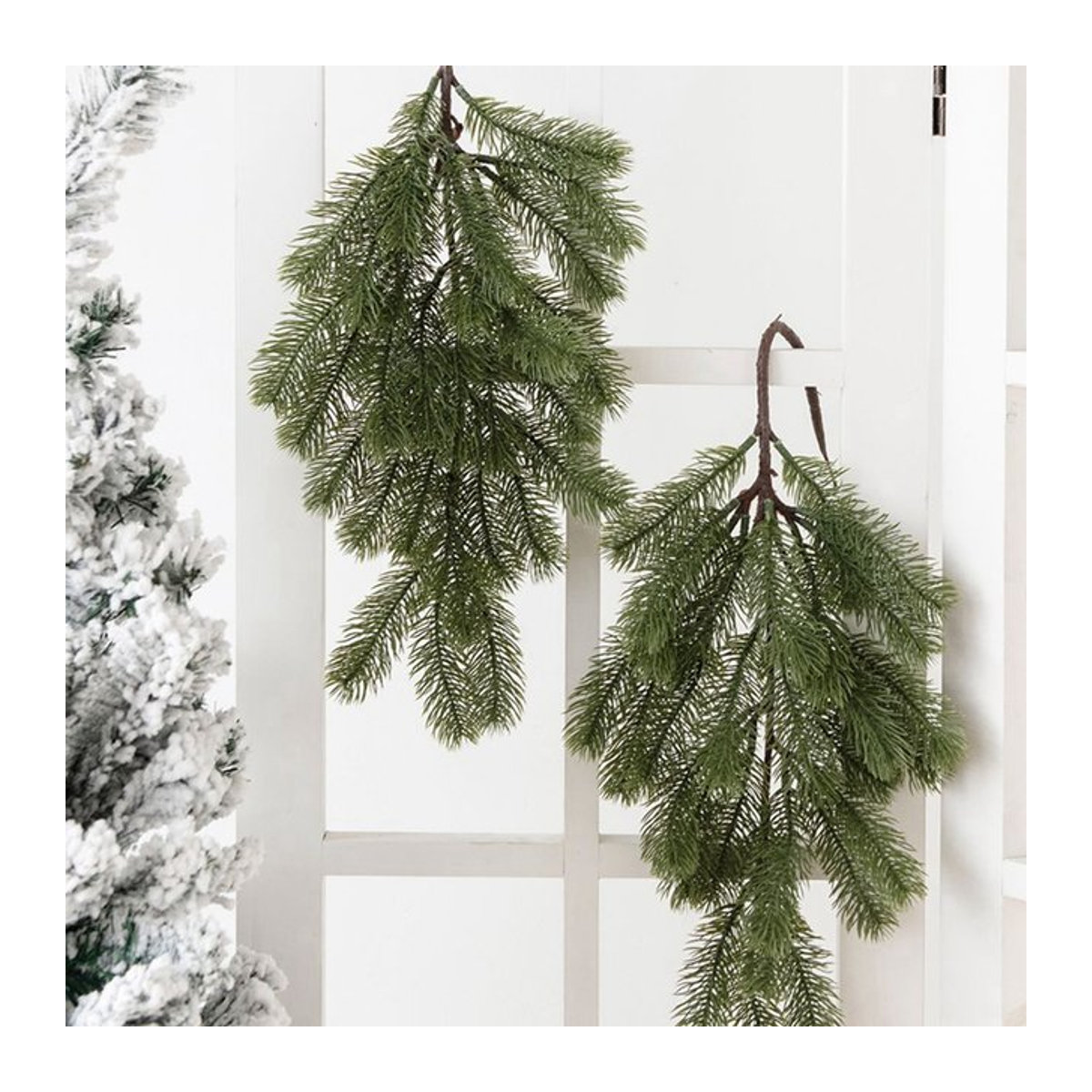 Grüner künstlicher Kranz aus Kunststoff mit Kiefernnadeln für Weihnachtsdekoration und Hochzeiten zum Aufhängen - Bild 1
