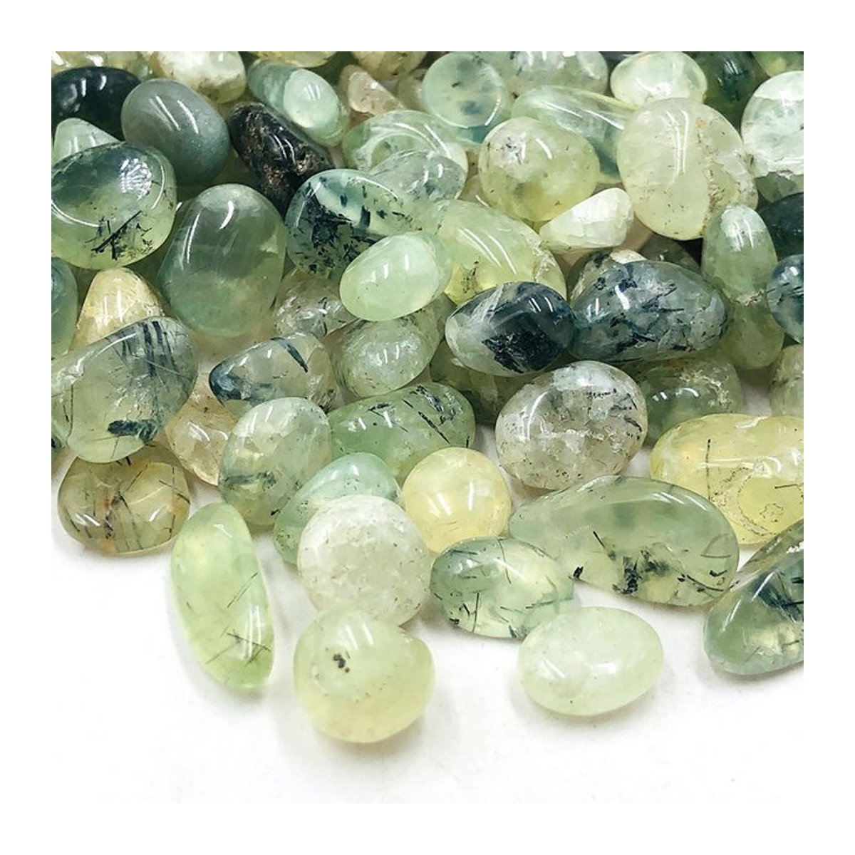 Grüner Prehnit Chip Kies aus Naturstein für Reiki und Chakra-Energie, 100 g - Bild 1