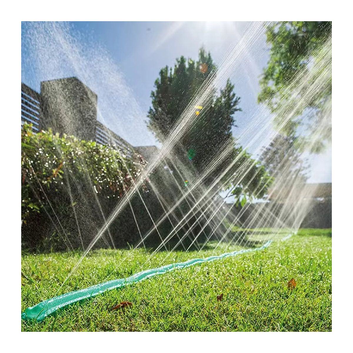 Grüner Sprühschlauch als Soaker Schlauch und Sprinkler Set zur Bewässerung von Garten und Rasen - Bild 3