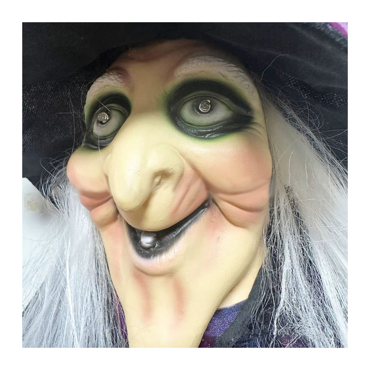Gruselige animatronische Halloween-Hexe mit Ton und leuchtenden Augen in Lila als Party-Dekoration - Bild 4