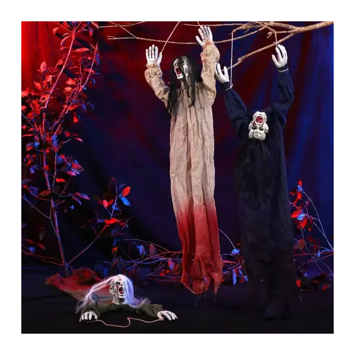 Gruseliger Halloween Geist mit langem weißem Haar und blutigen Augen als hängende Dekoration aus Textil - Bild 3