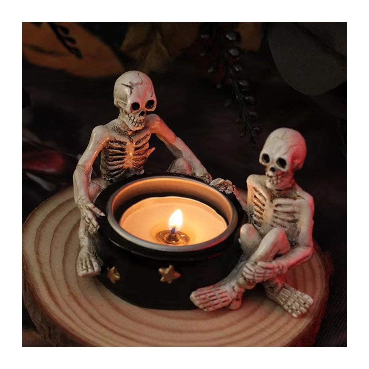 Gruseliger Halloween-Skelett-Kerzenhalter aus Kunstharz in Weiß für Teelichter als Tischdekoration - Bild 4