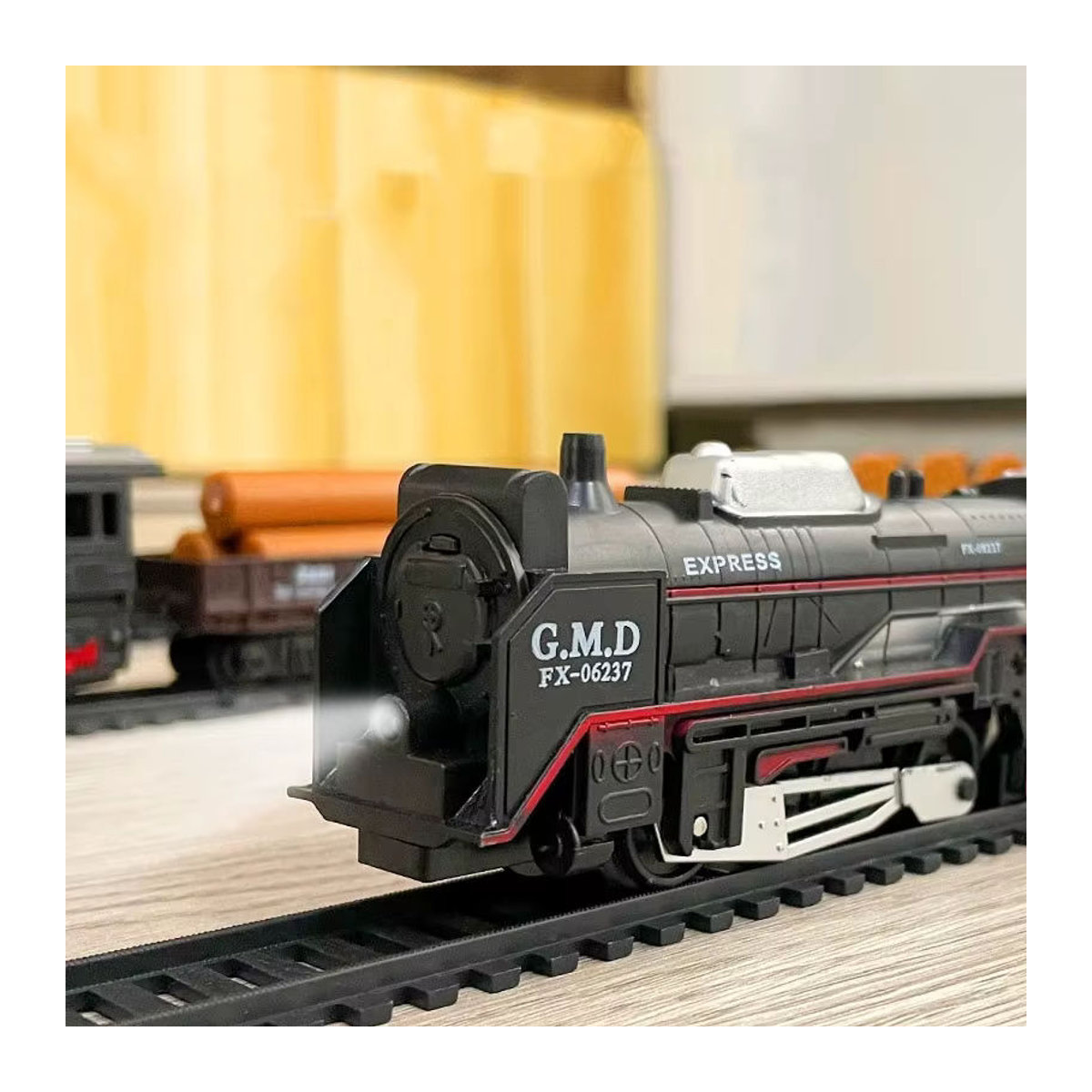 GSF Elektrisches Weihnachtszug-Set aus Metall und Kunststoff in Schwarz mit Licht und Sound zur Weihnachtsdekoration - Bild 4