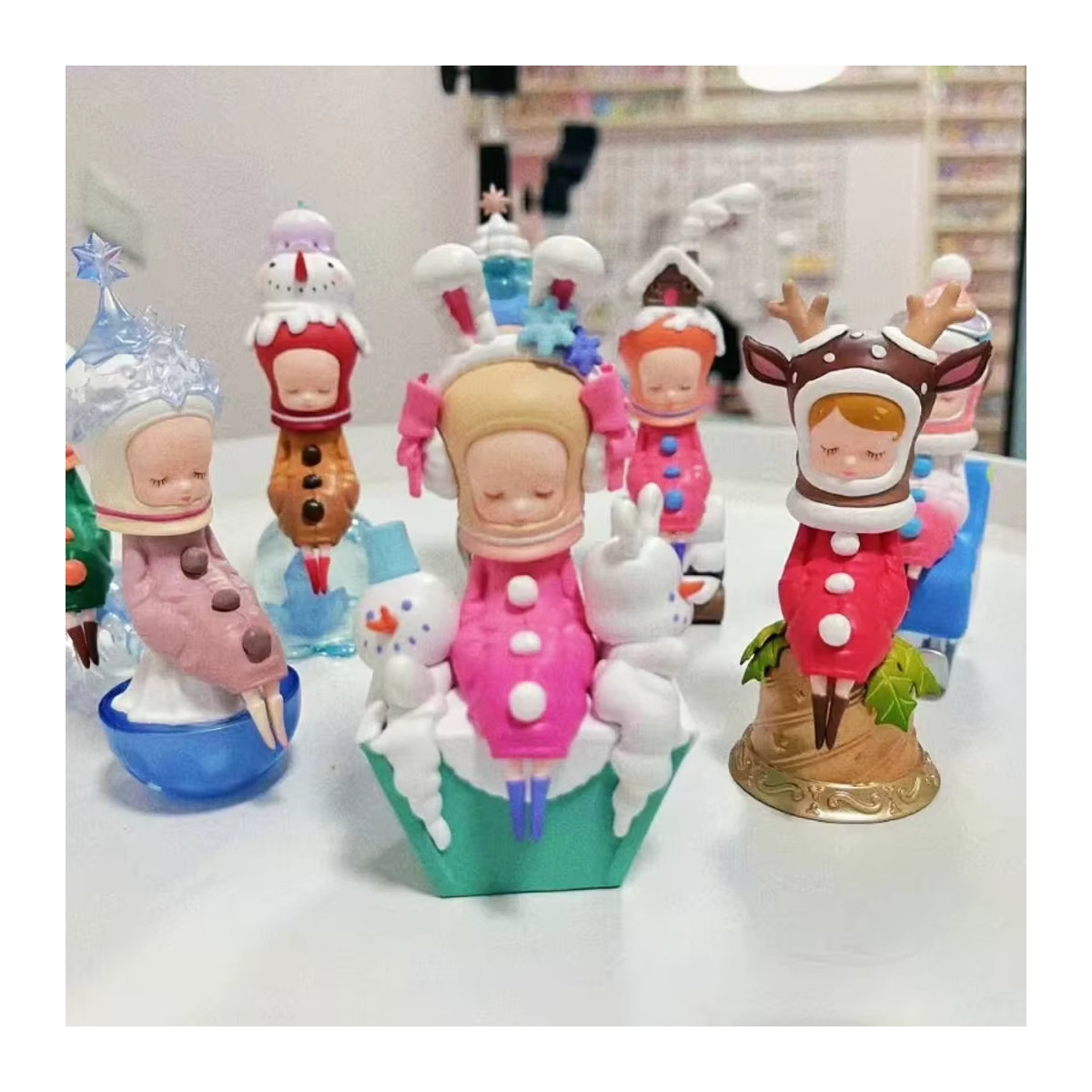Gumon Winter Wunderland Generation 4 Weihnachtsfigur Schneemann Fee Elf aus Kunstharz mehrfarbig - Bild 2