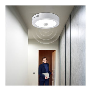 Gyarfas LED Rundpanel mit Bewegungssensor in Weiß, minimalistisches Aluminium-Design für Flur und Treppe