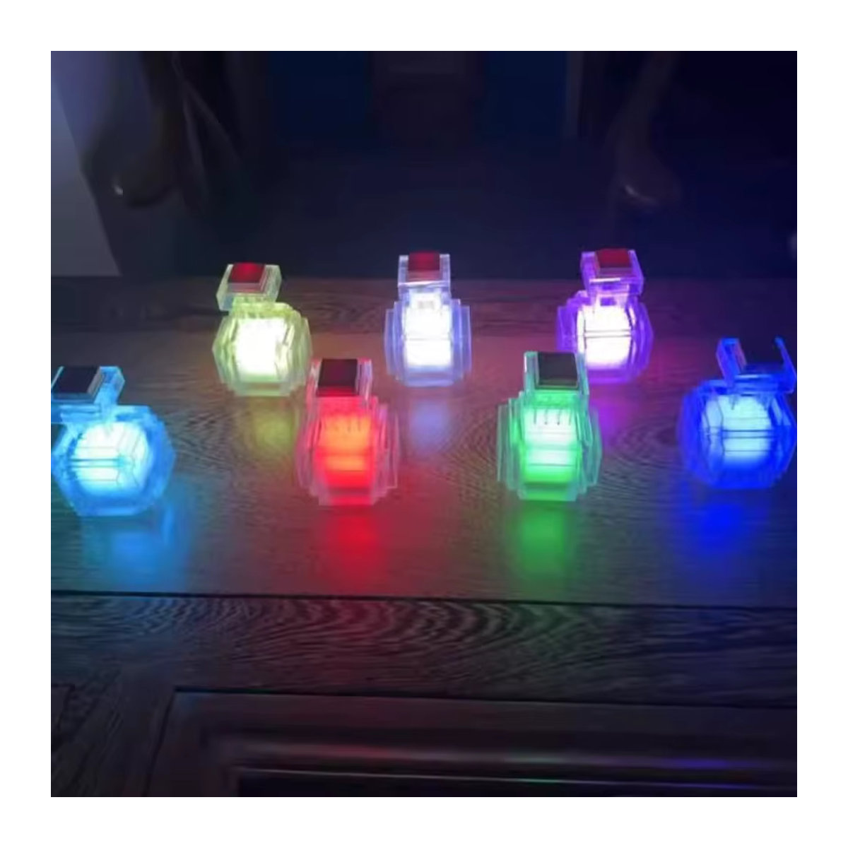 Hairun Kreatives Nachtlicht im Design einer Flüssigmedizinflasche mit Farbwechsel, USB-aufladbare Nachttischlampe in Blau und Bunt für die moderne Raumdekoration - Bild 2