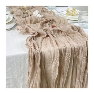 Halbtransparenter Tischläufer aus Gaze in Salbei, Beige und Silber für deine Tischdekoration bei Hochzeiten, Partys oder Festen
