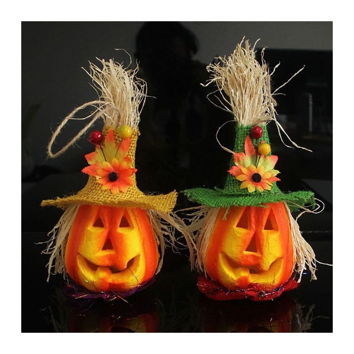 Halloween Kürbis Nachtlicht in Orange und Gelb für deine Outdoor Party und Wohnaccessoires - Bild 1