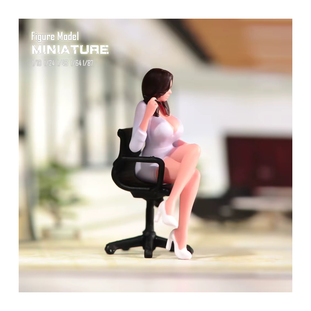 Handbemalte Miniaturfigur MAK Weibliche Romanerin auf Computerstuhl, mehrfarbig, aus Kunststoff - Bild 4