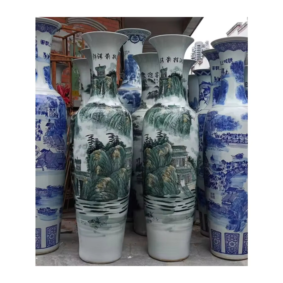 Handbemalte Porzellan-Bodenvase in Weiß mit abstraktem Vintage-Design und bauchiger Form - Bild 2