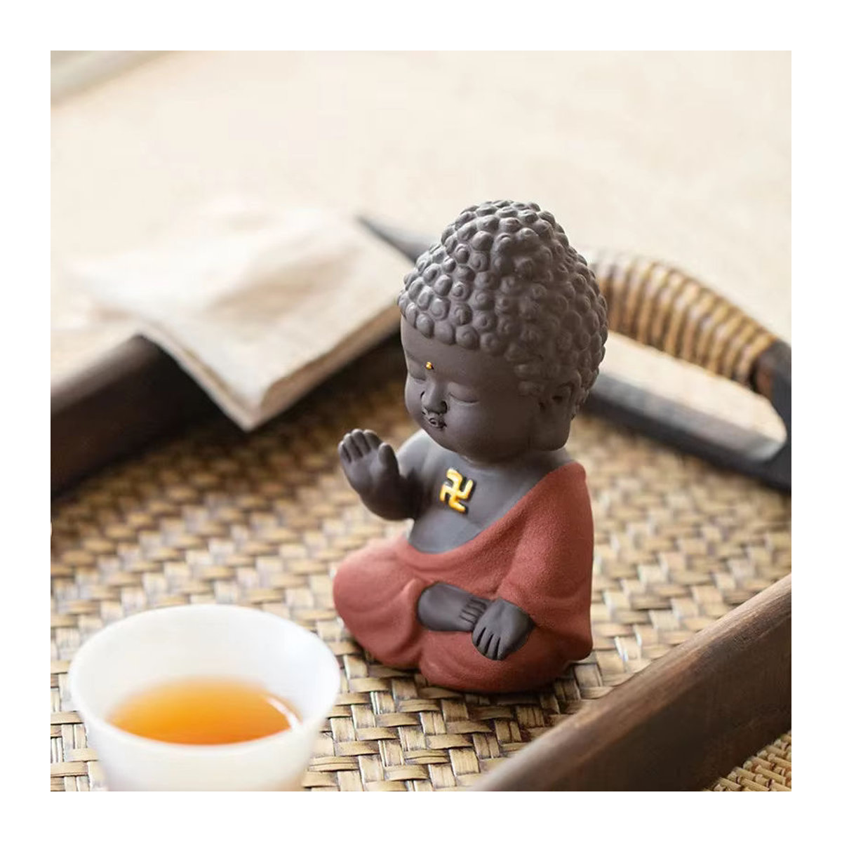 Handgefertigte Keramik-Buddha-Figur Shakyamuni in Mehrfarbig als orientalische Dekoration für Zen-Teetisch und Heimdeko - Bild 2
