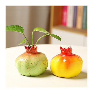 Handgefertigte Keramik-Vase in Granatapfel-Design, bauchige Dekovase in Grün und Mehrfarbig für Schnittblumen