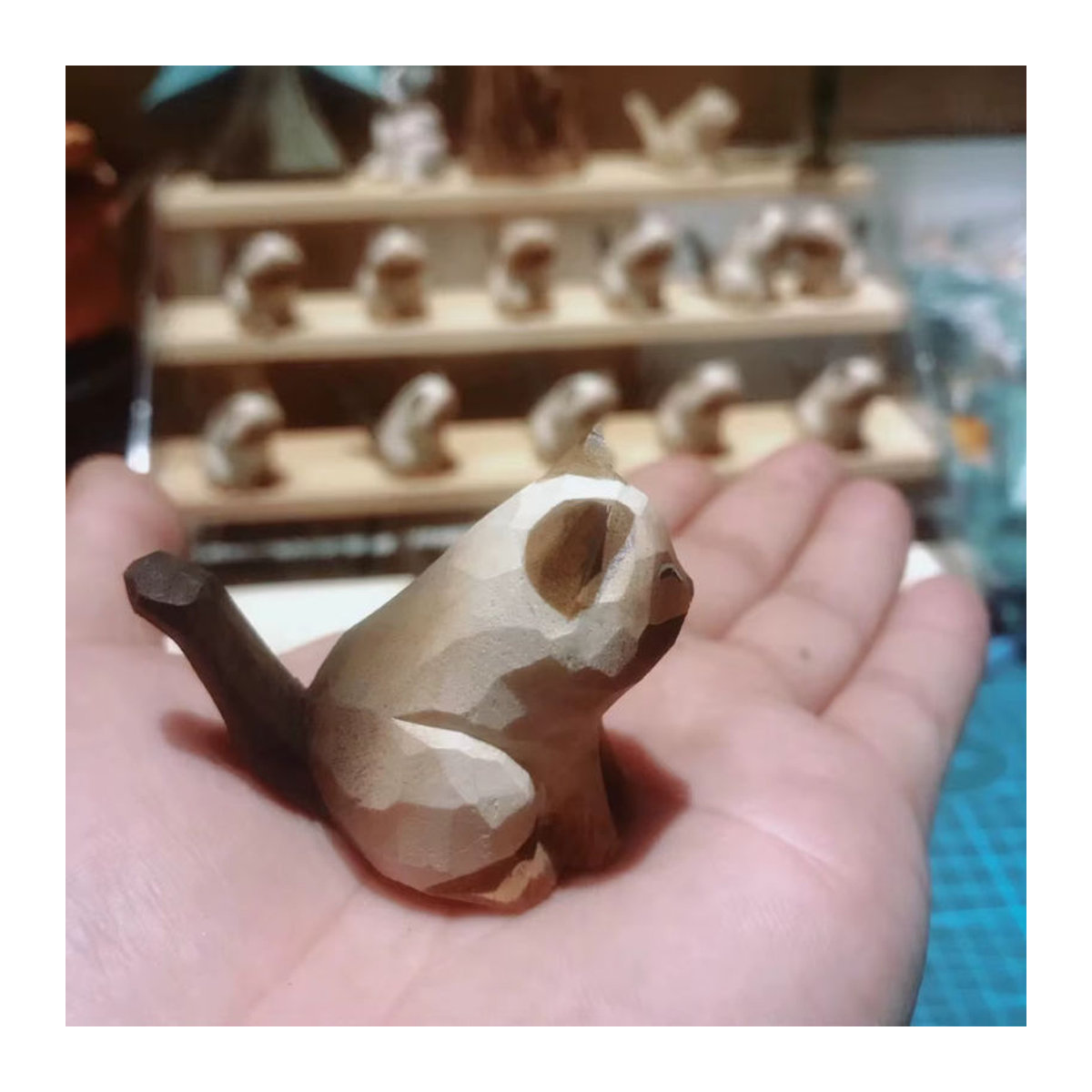 Handgefertigte Mini Holz Katze Ornament von ACRDDK in Braun als dekorative Tischfigur im skandinavischen Stil - Bild 5