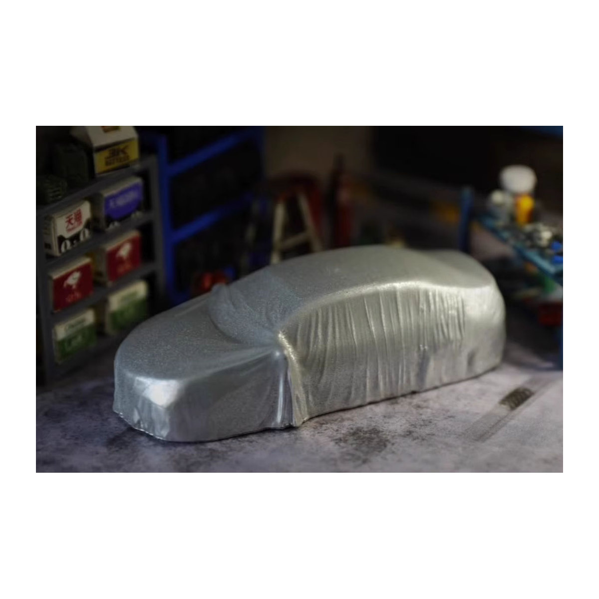 Handgefertigte Modellgarage für 1:64 Autos als Dekoration für Sandtische und Modellszenerien in Grau - Bild 3