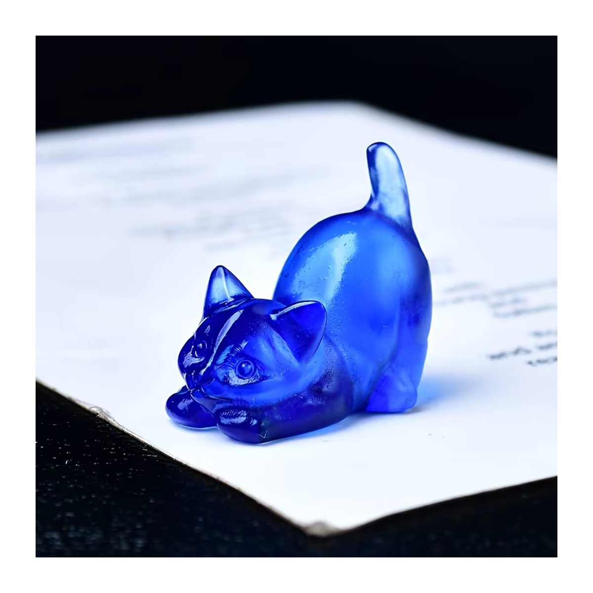 Handgefertigter Bergkristall Worry Stone mit Katzen-Gravur in Schwarz und Grau, Höhe: 8,9 cm - Bild 3