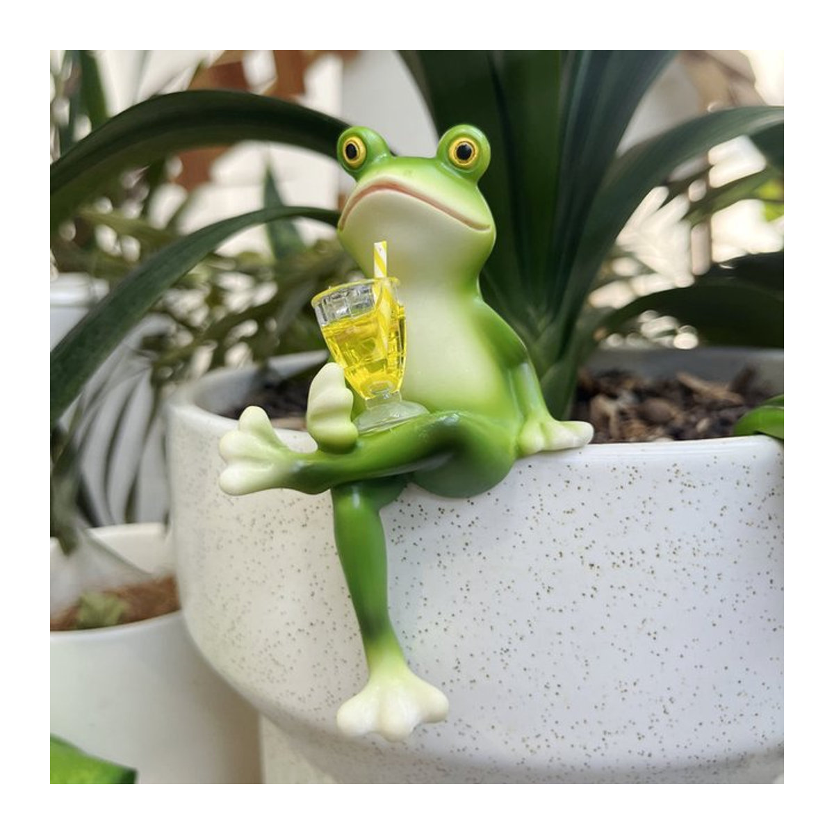 Handgefertigter Frosch-Blumentopf aus Kunstharz in Grün als hängendes Ornament für Aquarium, Balkon und Garten - Bild 1