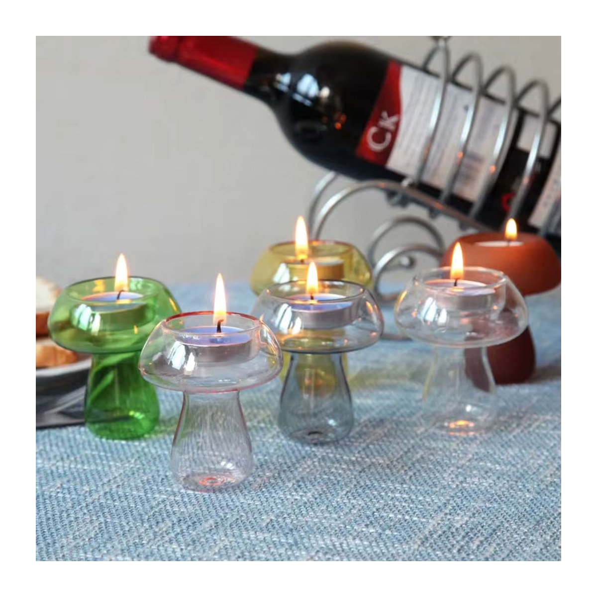 Handgefertigter Kerzenhalter aus Glas im skandinavischen Design für Teelichter, mehrfarbig und transparent - Bild 3