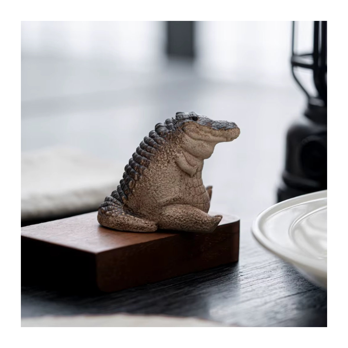 Handgefertigtes Mini-Krokodil aus Keramik als Teehaustier in Beige für deine Teezeremonie - Bild 2