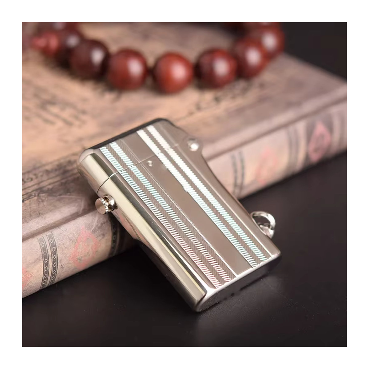 Handgefertigtes Retro-Feuerzeug aus Kupfer mit Platinmuster in Silber und geometrischem Design - Bild 2