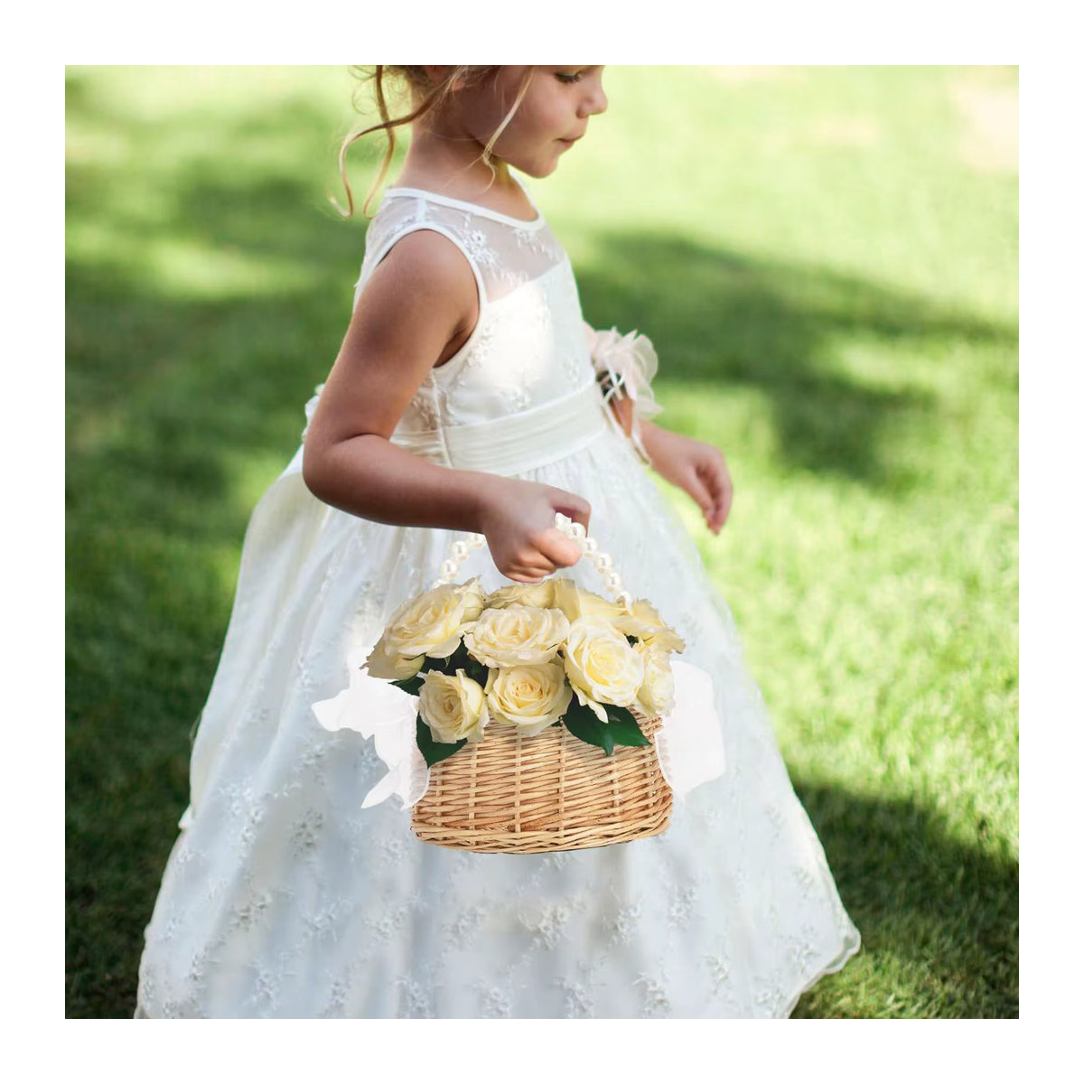Handgeflochtener Rattan-Weidenkorb mit Perlengriff und Schleife in Beige für Ostern oder Hochzeiten - Bild 2