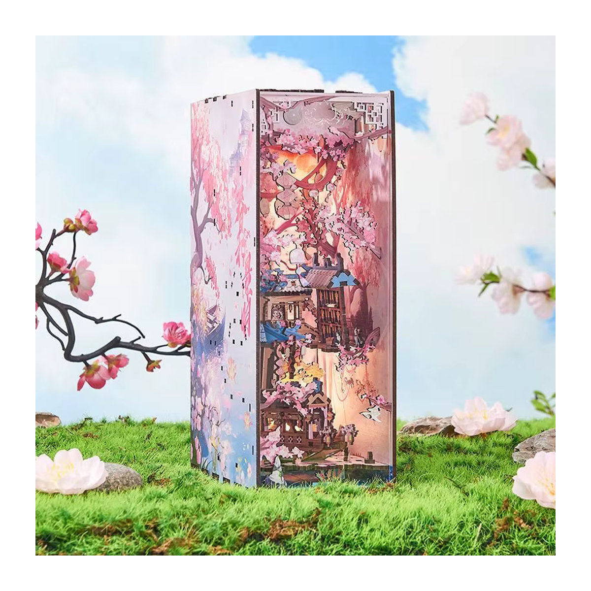 Handgemachte DIY Buchstütze aus Buche mit floralem Sakura-Design und Pflanzenelementen in Mehrfarbig - Bild 3