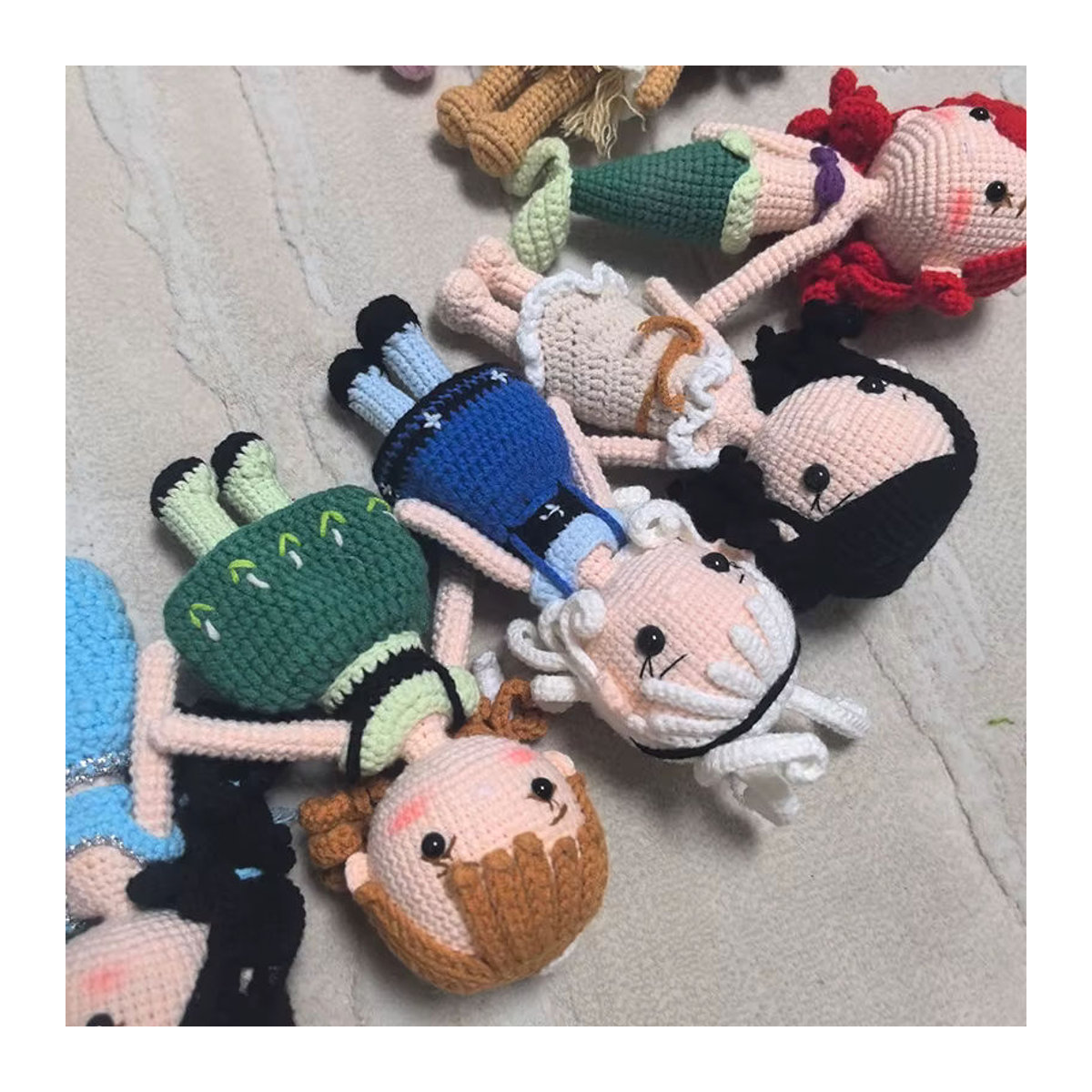 Handgemachte Häkelpuppe Prinzessin als mehrfarbiges Textil-Spielzeug und Deko-Ornament für Kinder - Bild 2