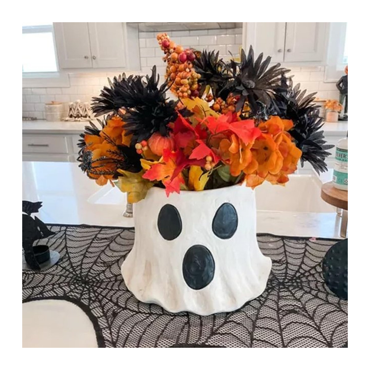 Handgemachte Halloween Geist Keramik Vase in Weiß als dekorativer Pflanztopf - Bild 1