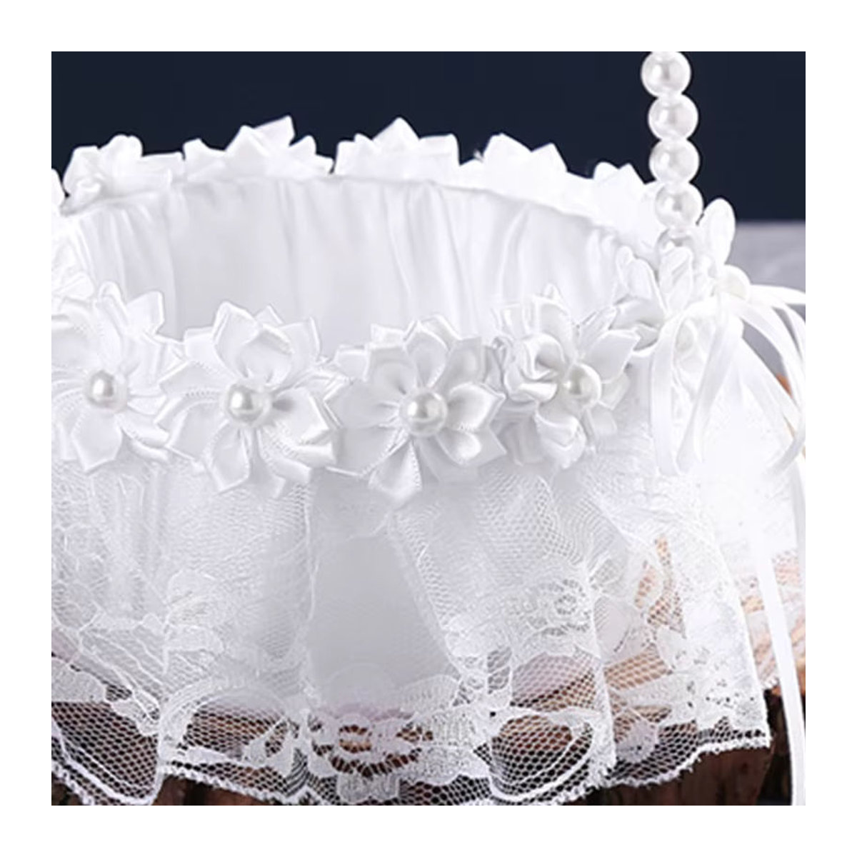 Handgemachter floraler Hochzeits-Blumenkorb in Weiß im Vintage-Stil für Braut und Bräutigam - Bild 5