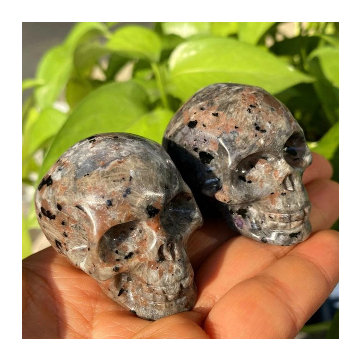 Handgeschnitzter Yooperlith-Schädel aus Quarzkristall von CrystalHola, mehrfarbig - Bild 1