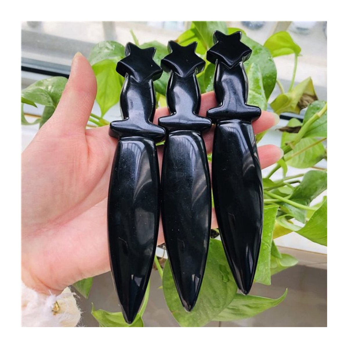 Handgeschnitztes Obsidianmesser in Schwarz von CrystalHola als dekorative Kristallschwertrose - Bild 1