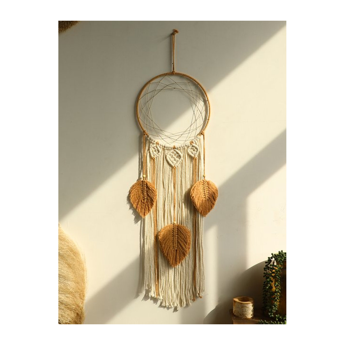 Handgewebter Boho-Makramee Wandteppich mit Blattmotiv in Beige als nordische Wanddekoration - Bild 1