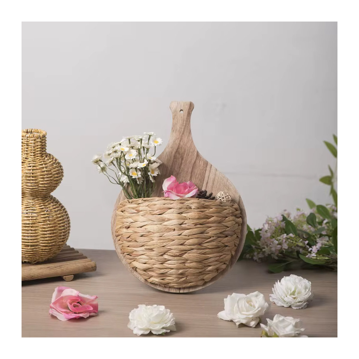 Handgewebter Kürbis-Wandkorb aus Rattan in Beige als Boho-Wandorganisator und Pflanzgefäß - Bild 3