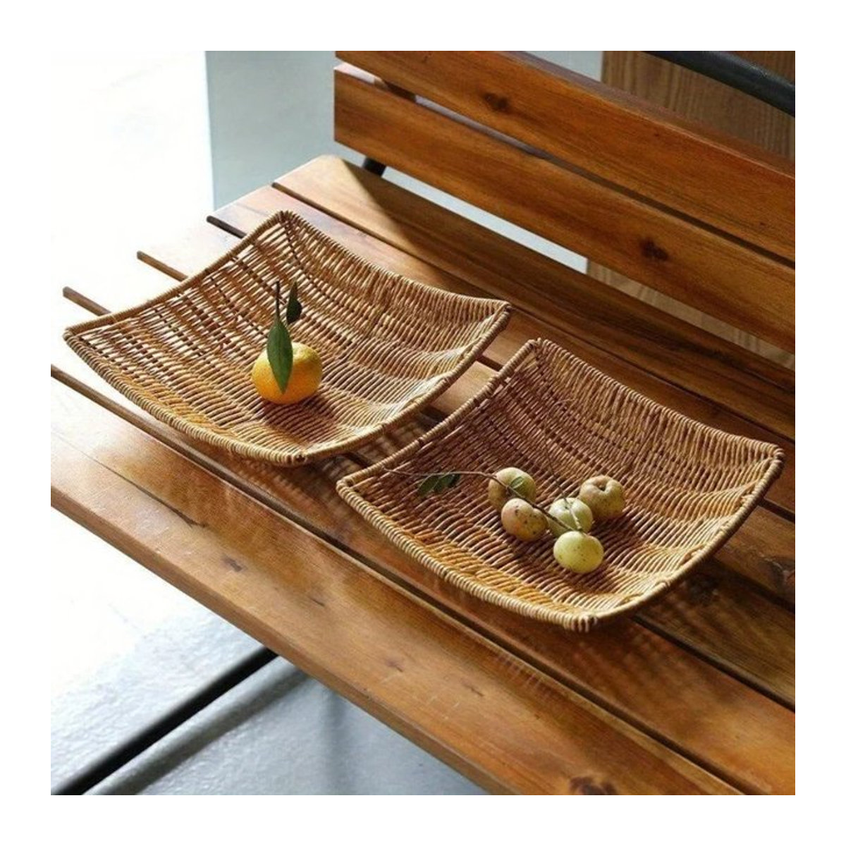 Handgewebter Rattan-Aufbewahrungskorb in Braun, quadratisches Weidentablett im rustikalen Design für Brot, Obst oder Kleinigkeiten - Bild 1