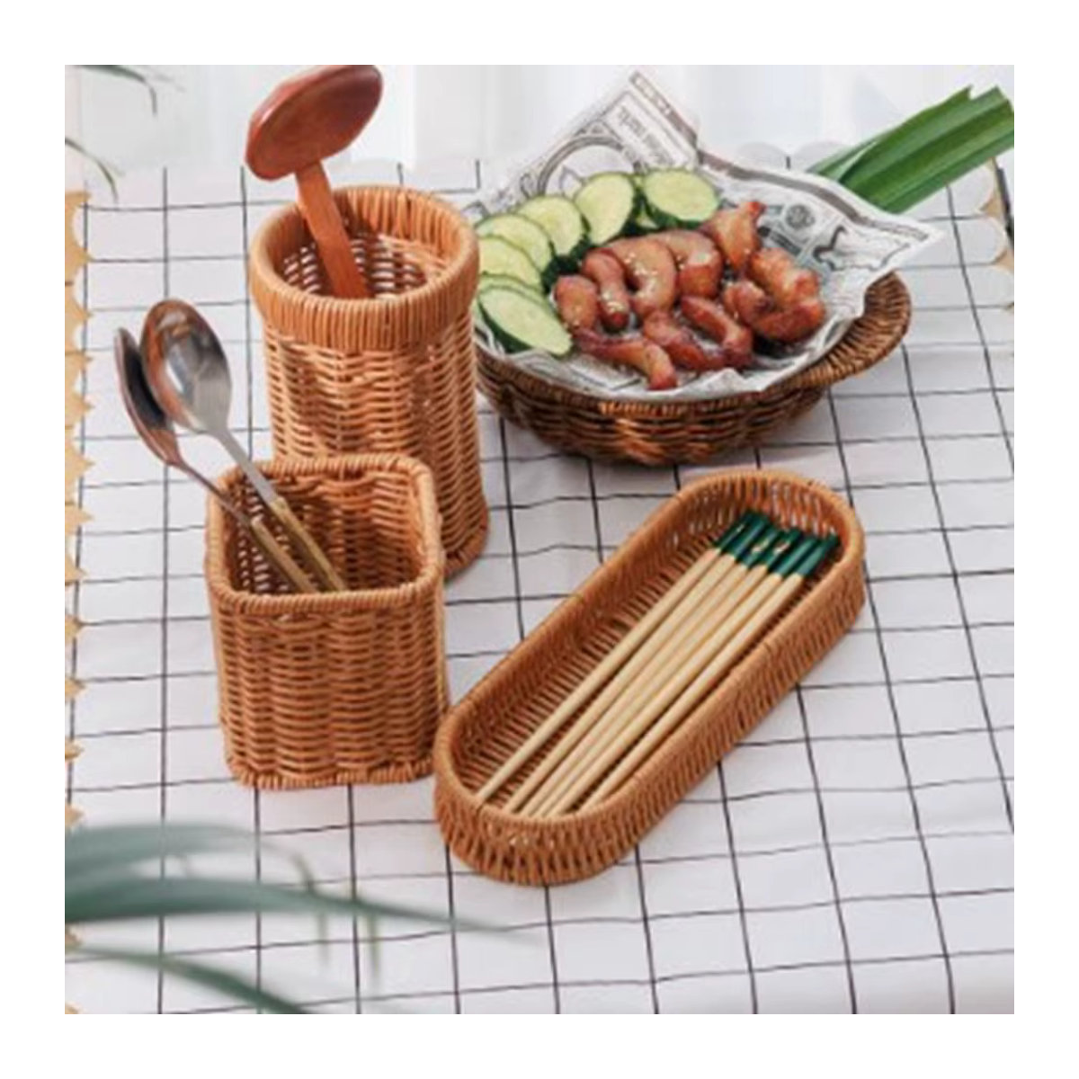 Handgewebter Rattan Servierkorb in Braun als rustikaler Besteckhalter für Essstäbchen, Gabeln und Löffel - Bild 2