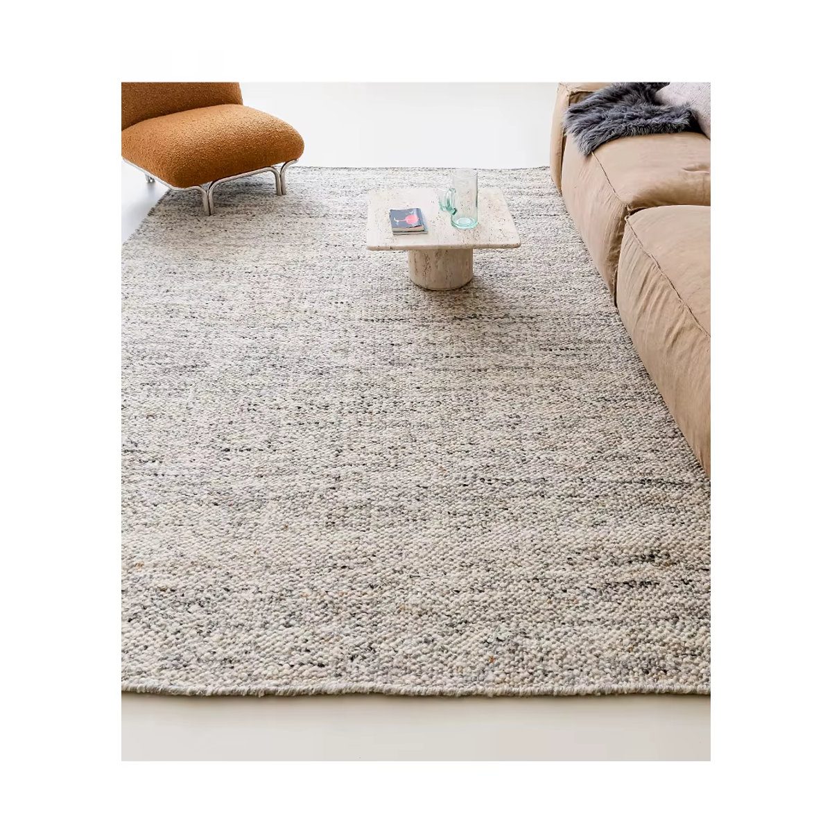 Handgewebter Teppich aus Wolle und Jute von LTSCILOVCH in Beige im Wabi-Sabi-Stil - Bild 5