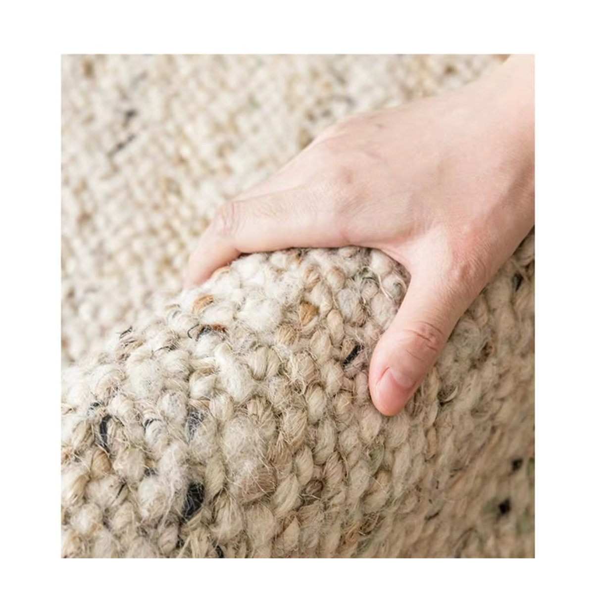 Handgewebter Teppich aus Wolle und Jute von LTSCILOVCH in Beige im Wabi-Sabi-Stil - Bild 6