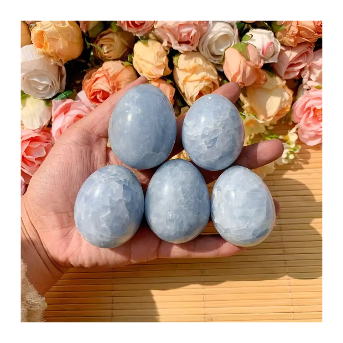 Handpolierter natürlicher Celestite-Palmenstein in Blau als ovaler Kristall für Meditation und Dekoration - Bild 2