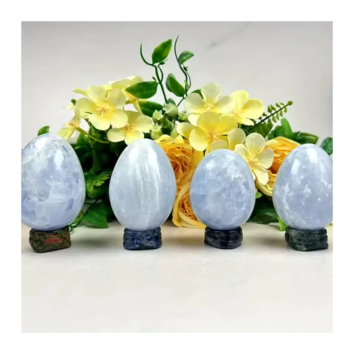 Handpolierter natürlicher Celestite-Palmenstein in Blau als ovaler Kristall für Meditation und Dekoration - Bild 3