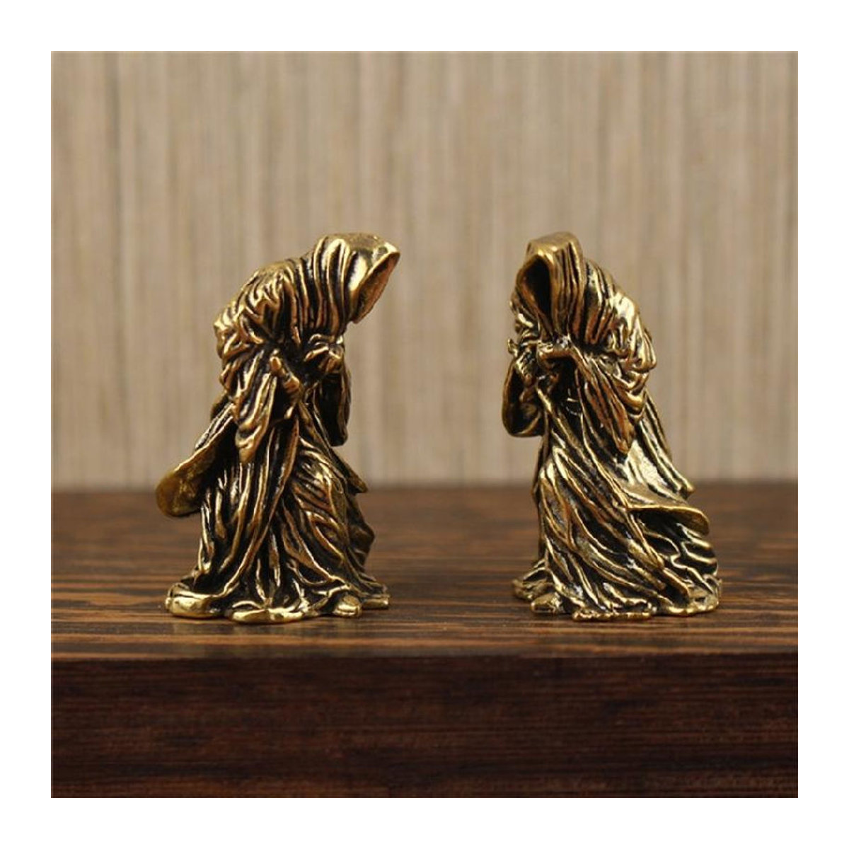 Handwerkliche Sammlerfigur in Bronze-Optik mit schwarzem Leder und Messing-Details im Vintage-Stil - Bild 6