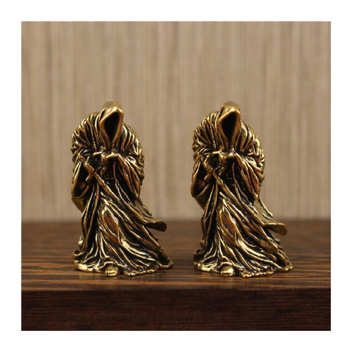 Handwerkliche Sammlerfigur in Bronze-Optik mit schwarzem Leder und Messing-Details im Vintage-Stil - Bild 8