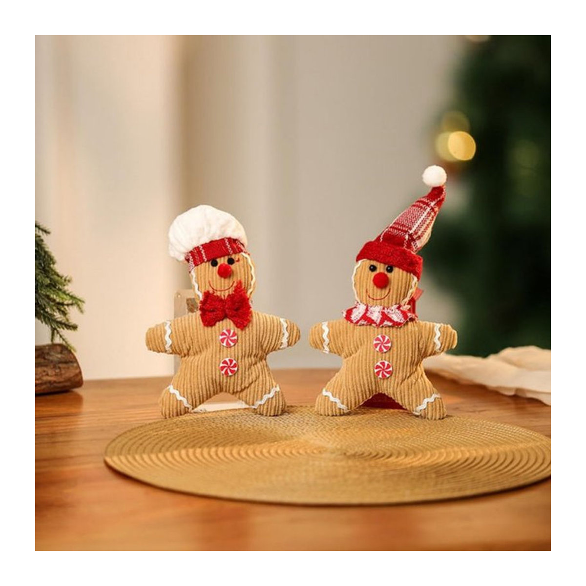 Hängende Weihnachtsdekoration Lebkuchenmann als Stoff-Anhänger in Rot und Mehrfarbig - Bild 1