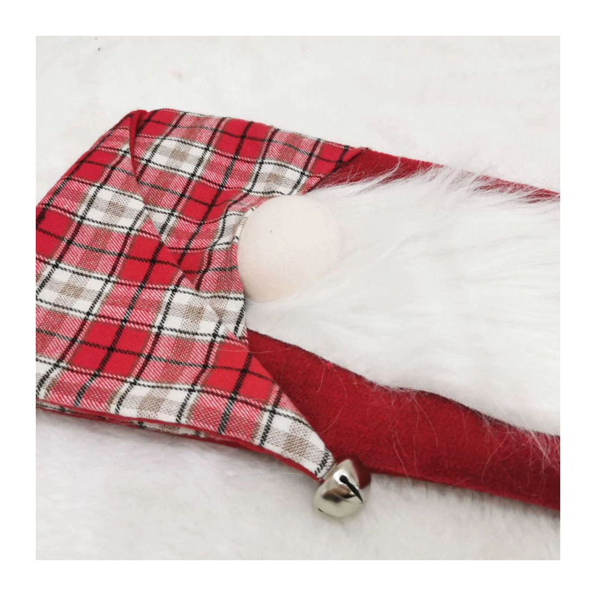 Hängende Weihnachtsdekoration mit gesichtsloser Puppe in Rot und Mehrfarbig aus Textil mit kariertem Design - Bild 4