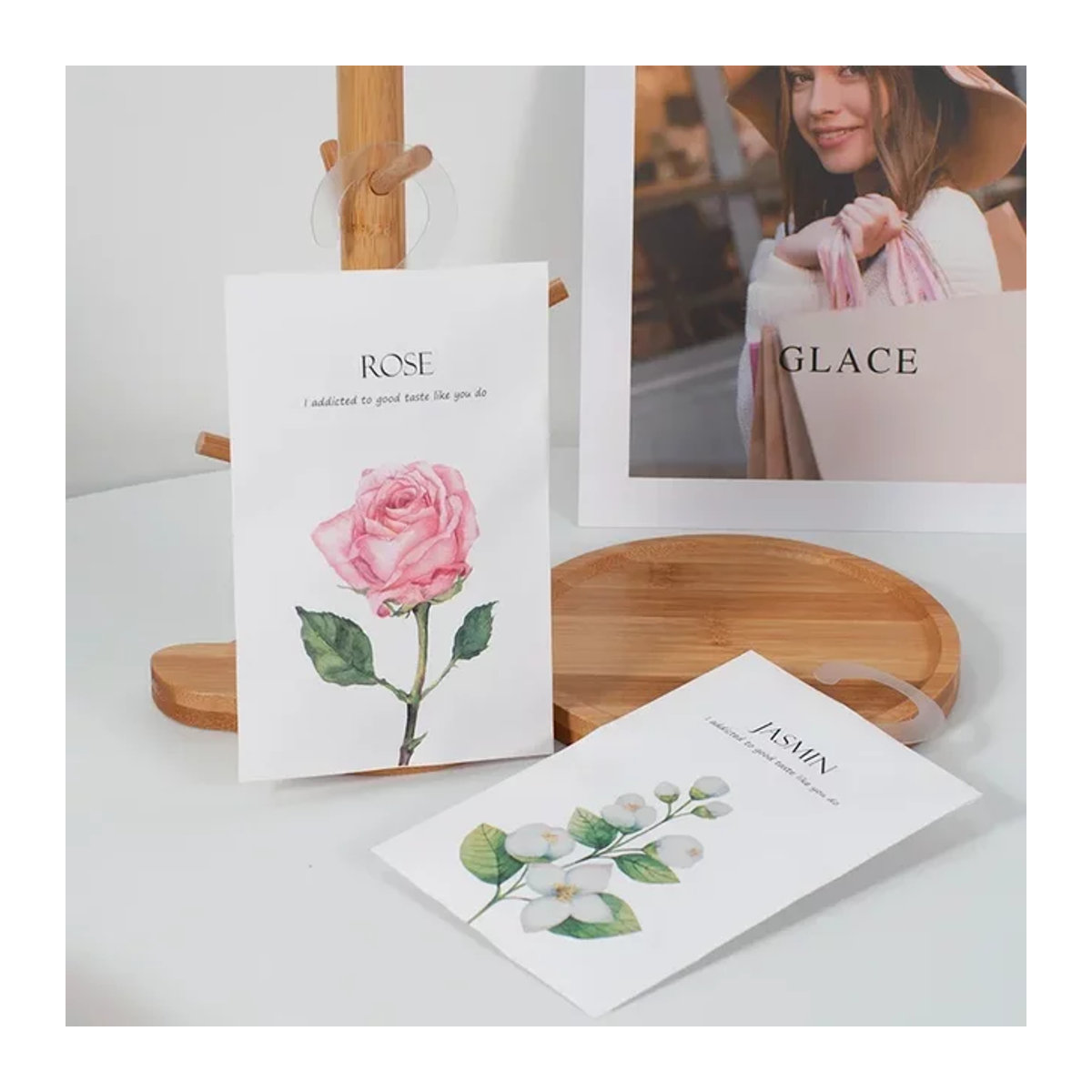 Hängender Duftsack mit floralem Rosenduft für Kleiderschrank und Zimmer in Rosa und Weiß - Bild 1