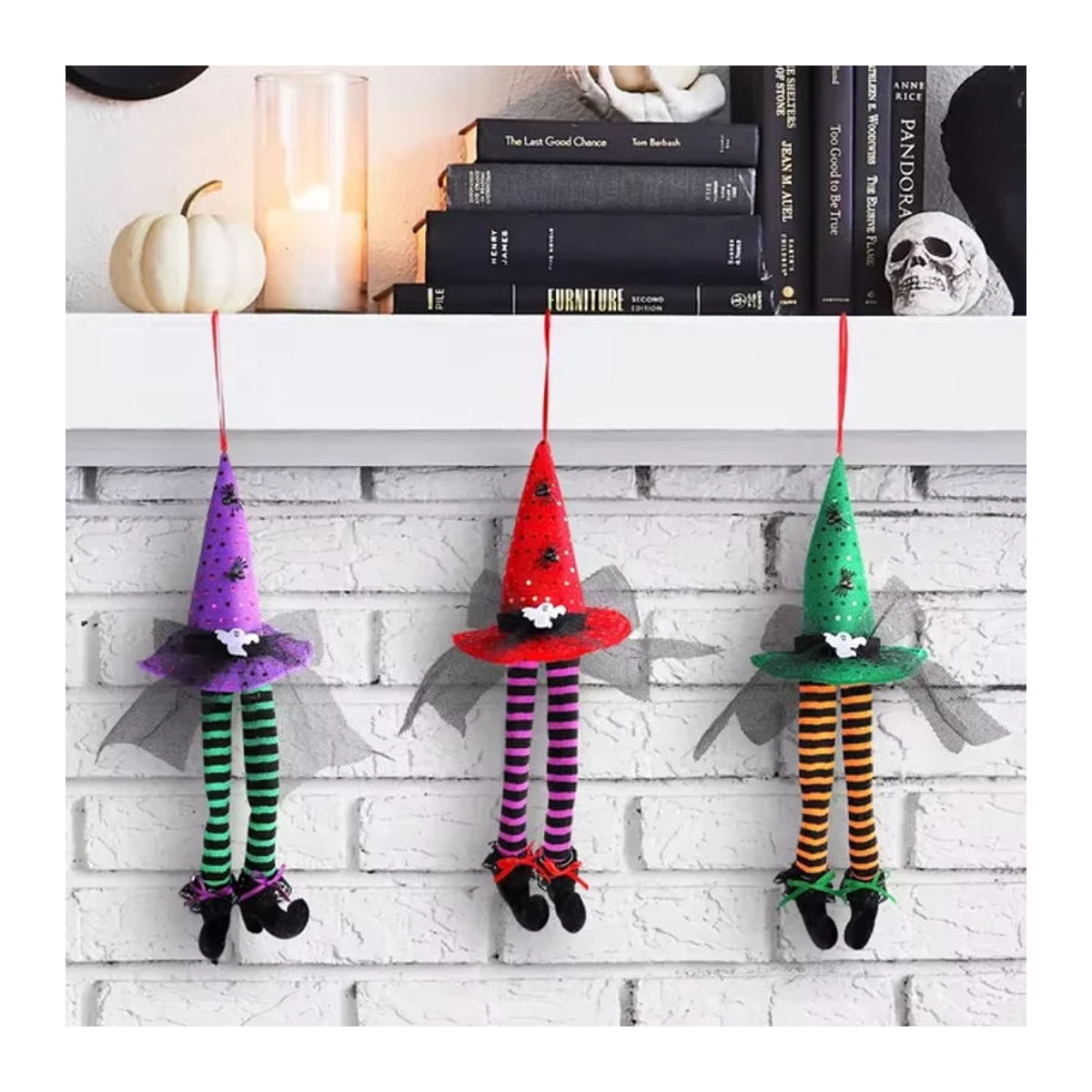 Hängender Halloween Hexenhut mit gestreiften Beinen in Lila und Mehrfarbig aus Textil - Bild 1