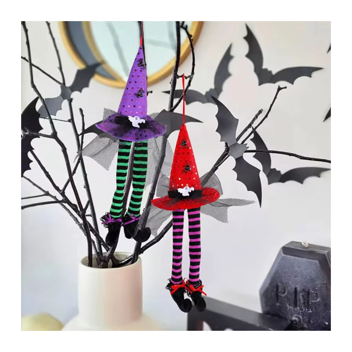 Hängender Halloween Hexenhut mit gestreiften Beinen in Lila und Mehrfarbig aus Textil - Bild 2