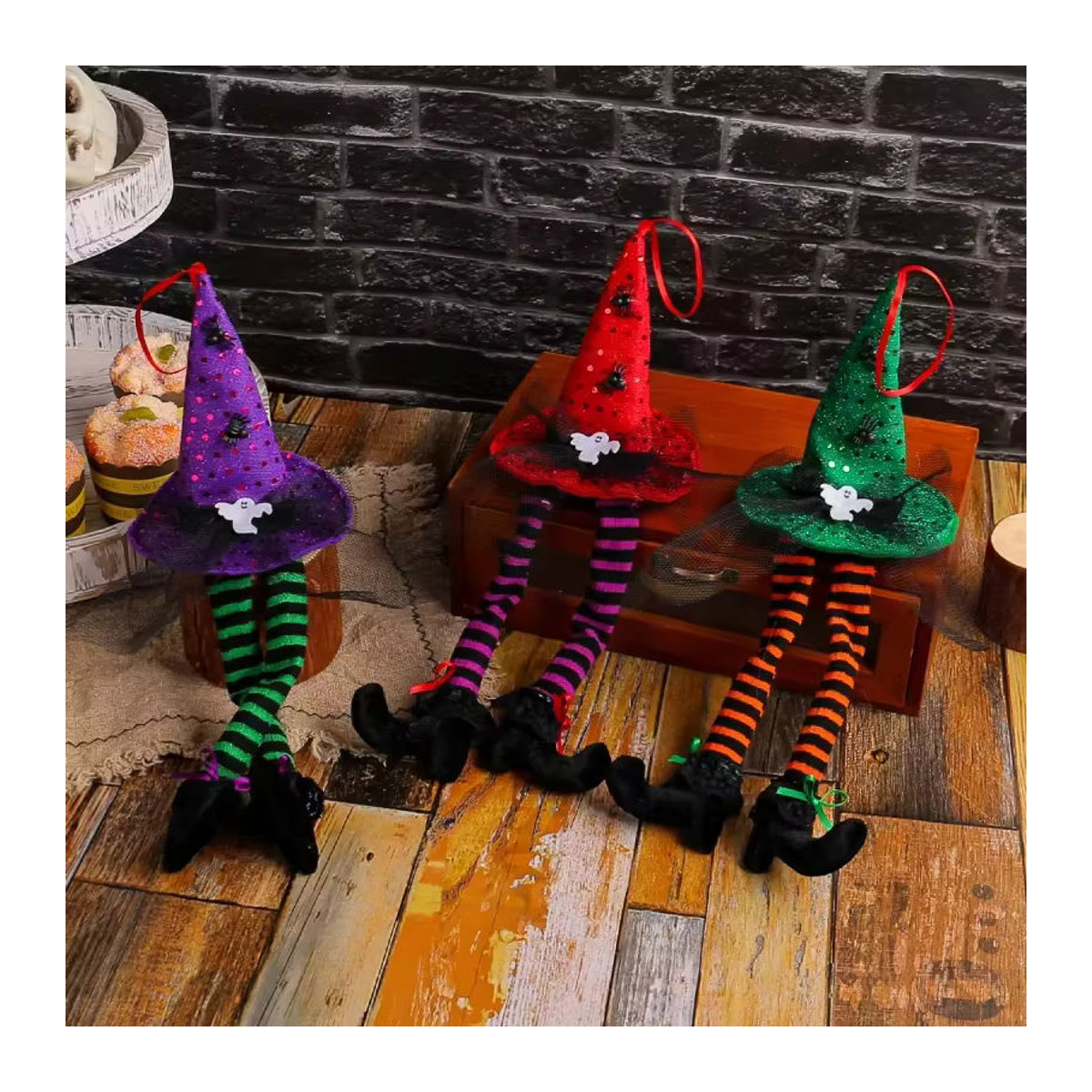 Hängender Halloween Hexenhut mit gestreiften Beinen in Lila und Mehrfarbig aus Textil - Bild 4