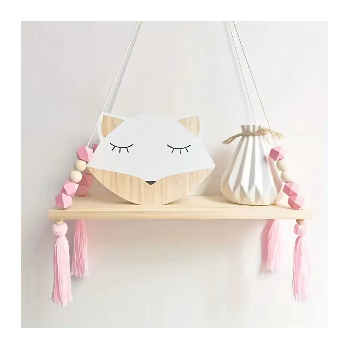 Hängendes Makramee-Wandregal in Rosa im Bohemian-Stil aus Holz und Textil für das Kinderzimmer - Bild 3