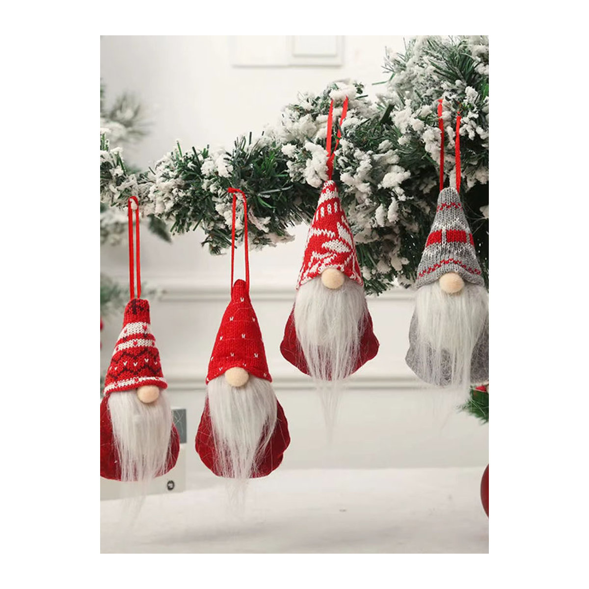 Hängendes Plüschornament aus Textil als Weihnachtsdekoration mit Weihnachtsmann und Schneemann in Mehrfarbig - Bild 5