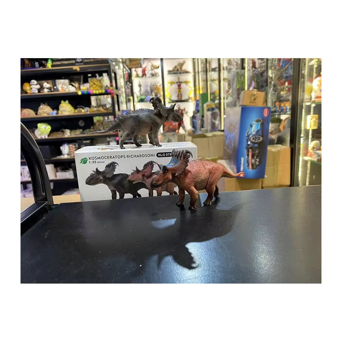 HaoLongGood Kosmoceratops Richardsoni Dinosaurier Modellfigur aus Kunststoff, mehrfarbiges Jurassic Tier-Ornament - Bild 5