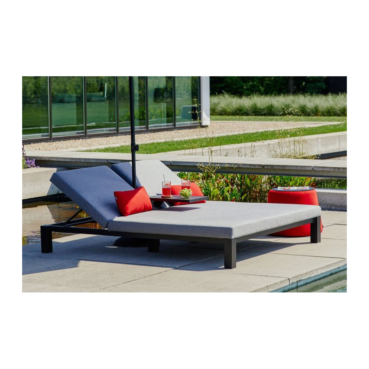 Hartman Eva Doppel-Loungeliege aus Aluminium mit Sunbrella Stoff in Schwarz und Grau, B/T/H: 196 x 161 x 34 cm, verstellbare Rückenlehne - Bild 1